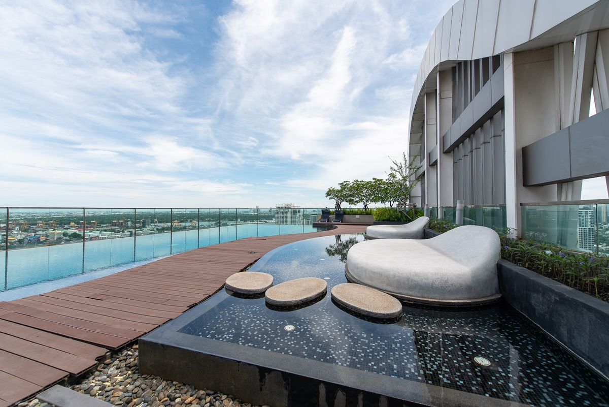 ขายคอนโดอ่อนนุช อุดมสุข : The Rhythm Sukhumvit 44/1 ติด BTS Phrakanong ใกล้ โรงเรียน นานาชาติ St. Andrews เพียง 450 ม. (ฝั่งเดียวกันในระยะเดินถึง) 2ห้องนอน 2ห้องน้ำ 68ตร.ม. Sky view ราคาลดพิเศษ  11 ลบ. --- by Top 