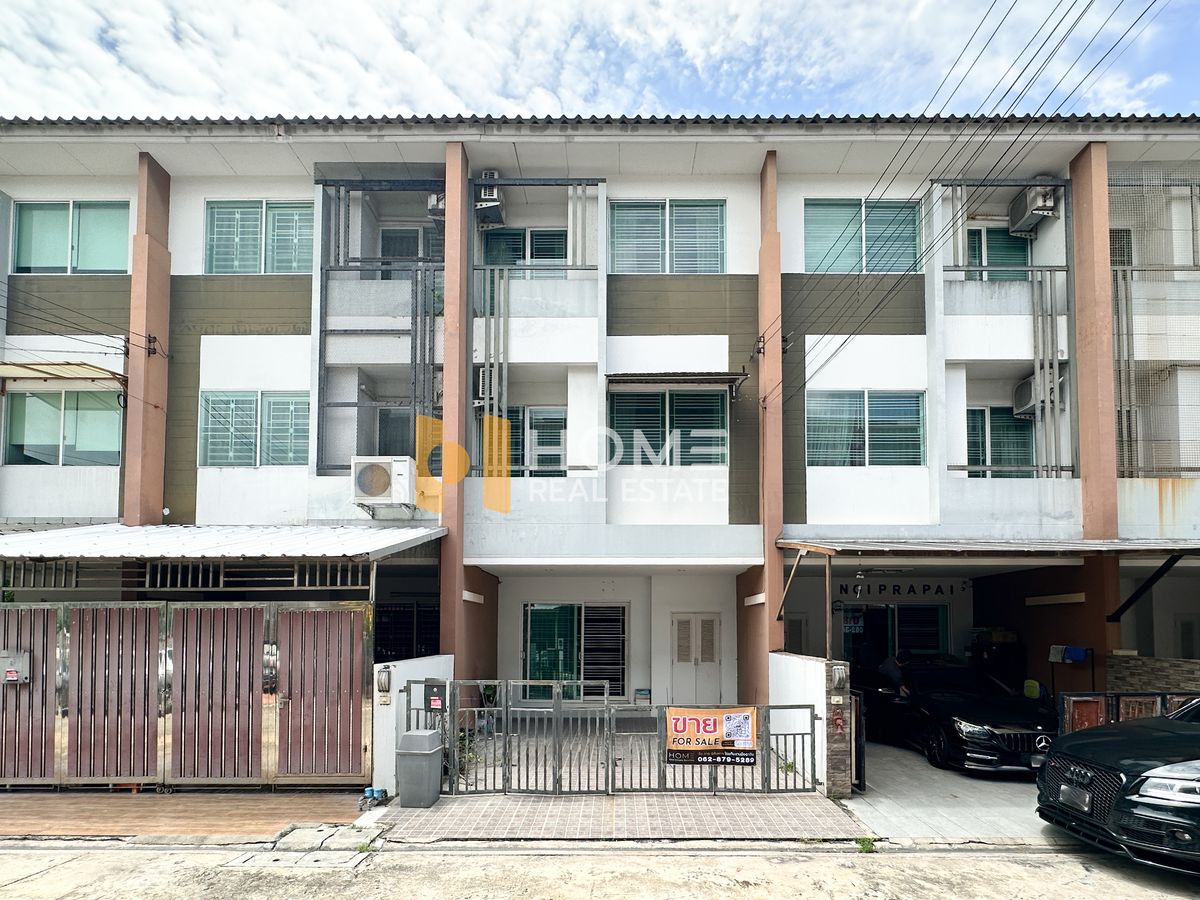 ขายทาวน์โฮมแจ้งวัฒนะ เมืองทอง : เดอะ ทรัสต์ ซิตี้ งามวงศ์วาน 25 / 3 ห้องนอน (ขาย), The Trust City Ngamwongwan 25 / 3 Bedrooms (FOR SALE) GOLF057