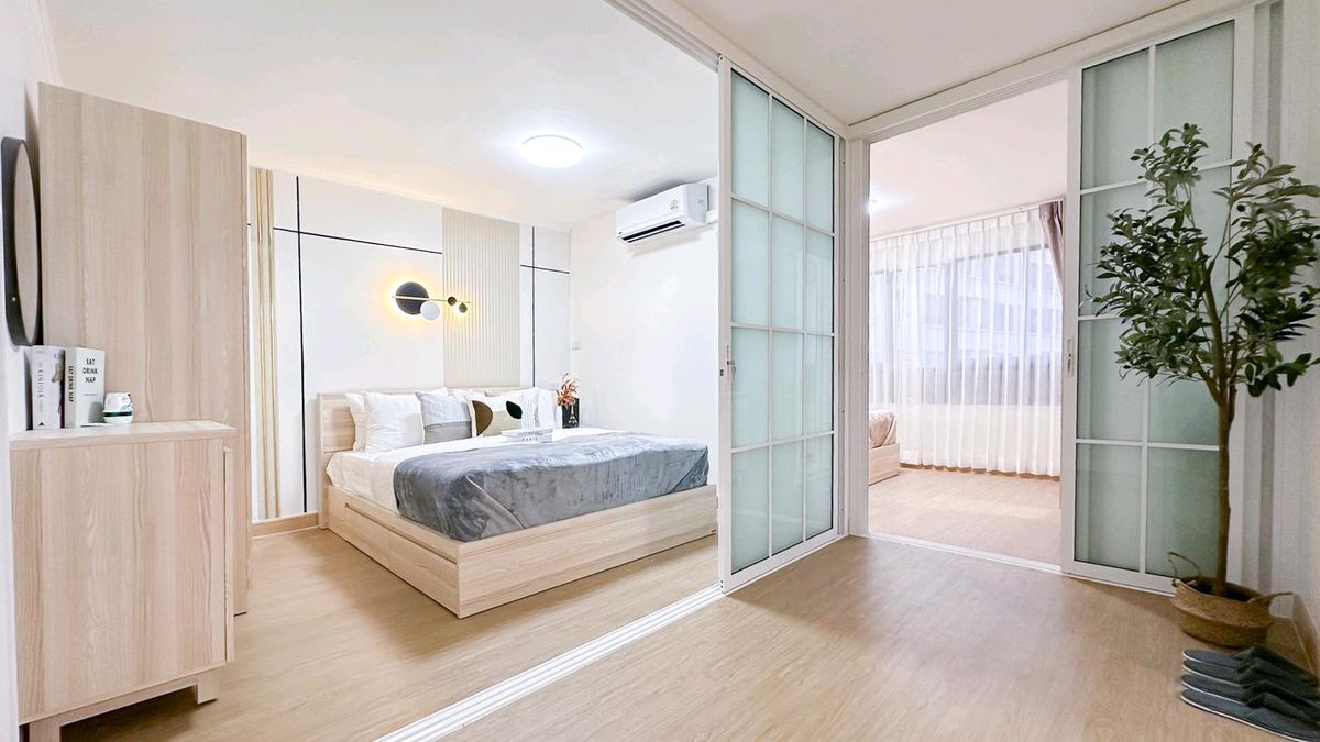 For SaleCondoSathorn, Narathiwat : 🏙🏡 Located in a condo like at home with 🌟LPN, Suan Plu-Sathorn 🌟 2 bedrooms 🎀 Very wide 🚅 Near the sky train.