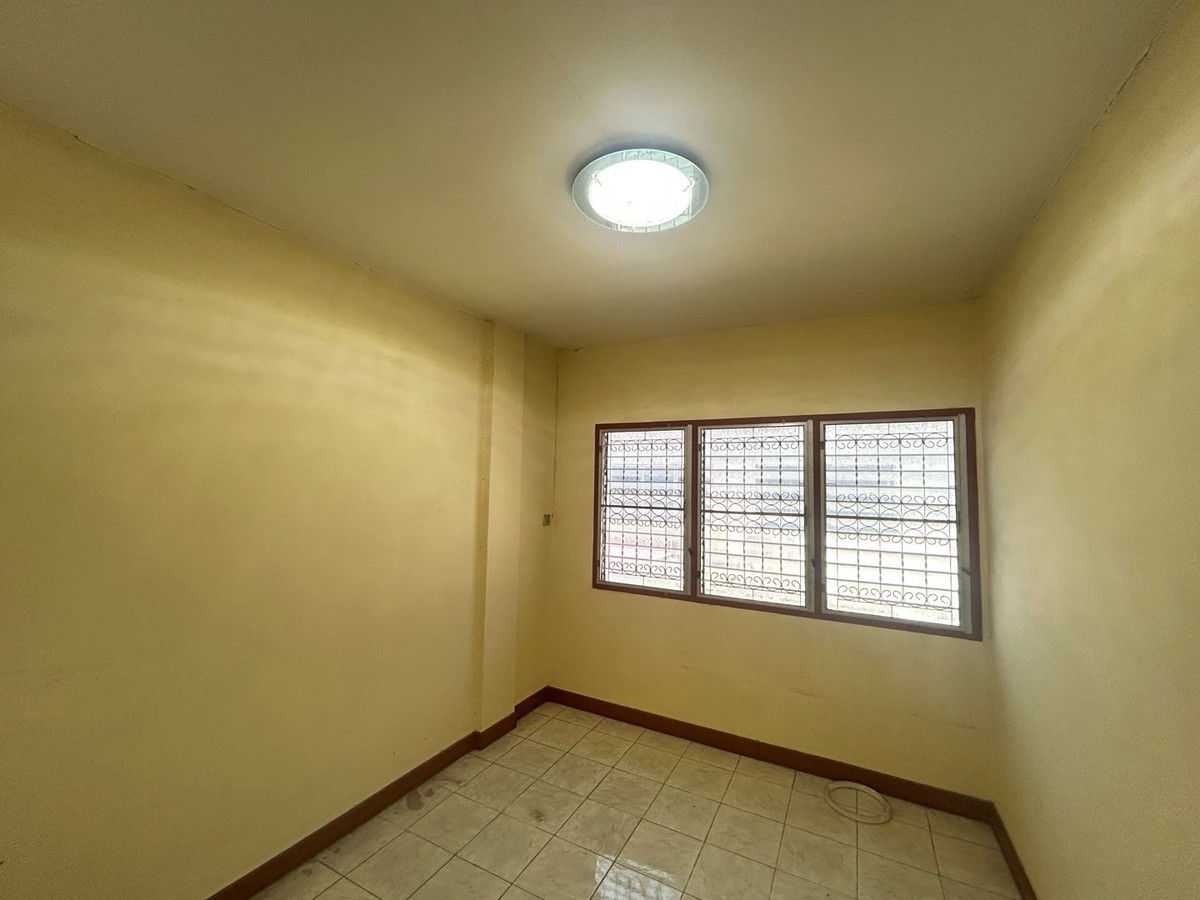 For SaleTownhomeRama 2, Bang Khun Thian : House for sale Sinthawee Grand Village, Rama 2. Area 200 sqm (16.5 sq.wah)