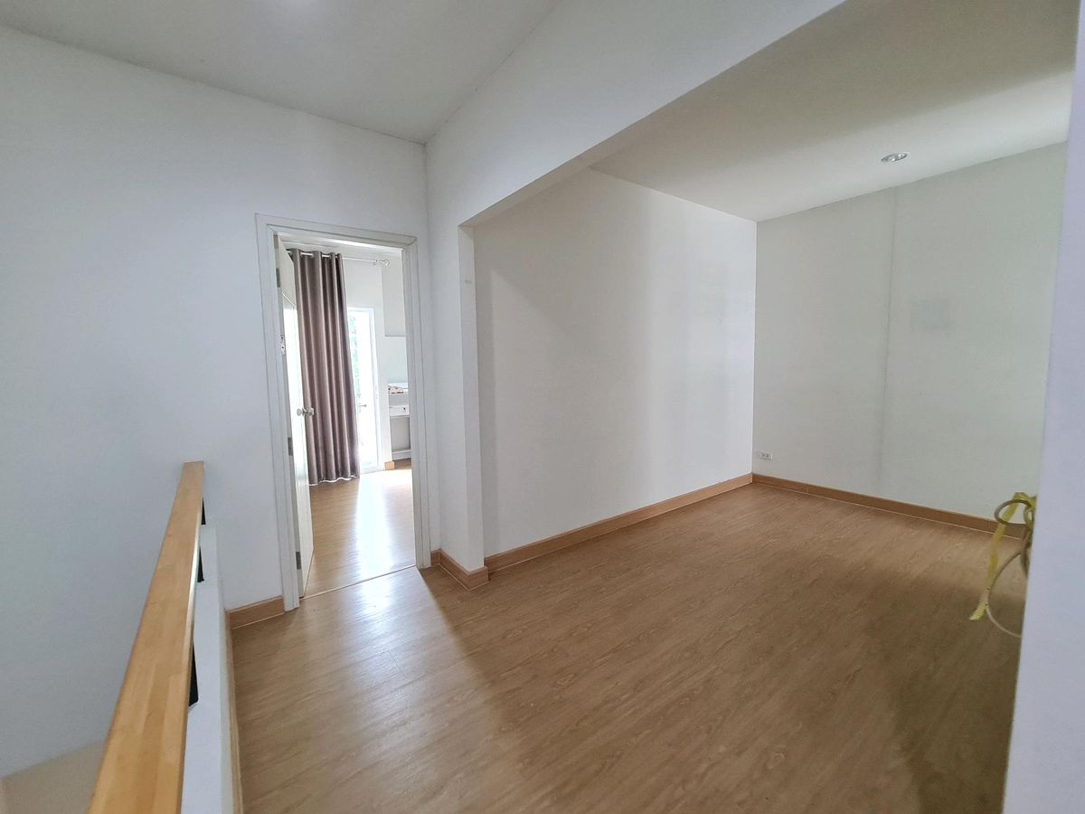 For SaleTownhomePathum Thani,Rangsit, Thammasat : Urgent sale! Townhome in front of the garden Delight the Loft, Don Mueang-Rangsit