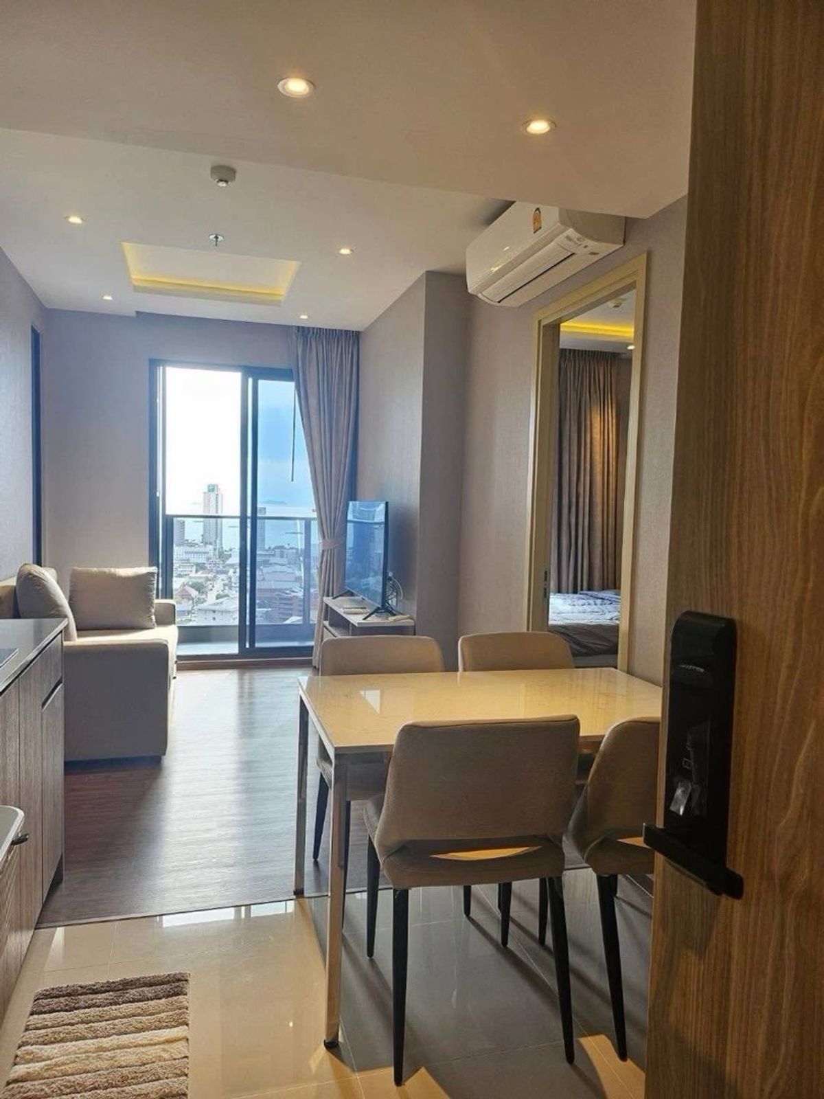 ให้เช่าคอนโดพัทยา บางแสน ชลบุรี สัตหีบ : ONCE condo วิวทะเล
60 ตารางเมตร ห้องใหญ่
2ห้องนอน 2ห้องน้ำ 