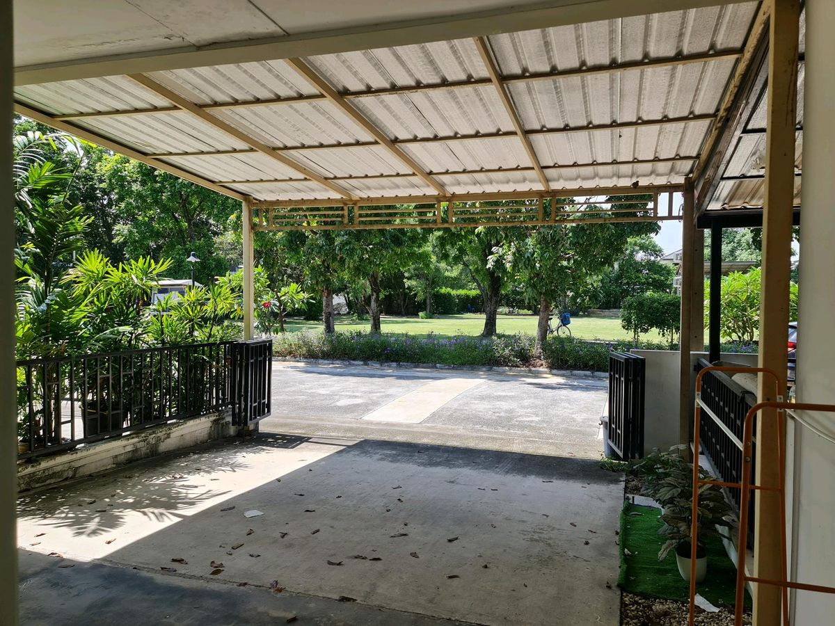 For SaleTownhomePathum Thani,Rangsit, Thammasat : Urgent sale! Townhome in front of the garden Delight the Loft, Don Mueang-Rangsit