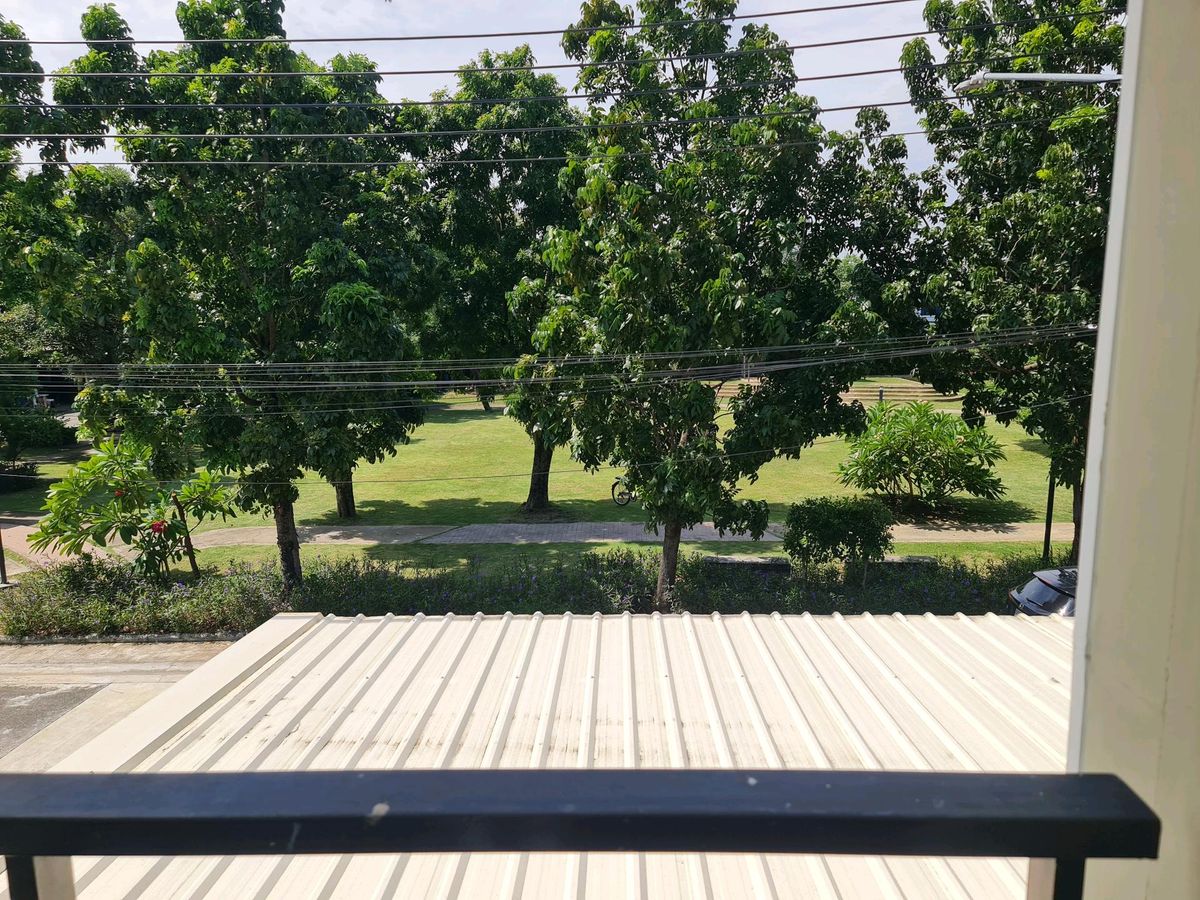 For SaleTownhomePathum Thani,Rangsit, Thammasat : Urgent sale! Townhome in front of the garden Delight the Loft, Don Mueang-Rangsit