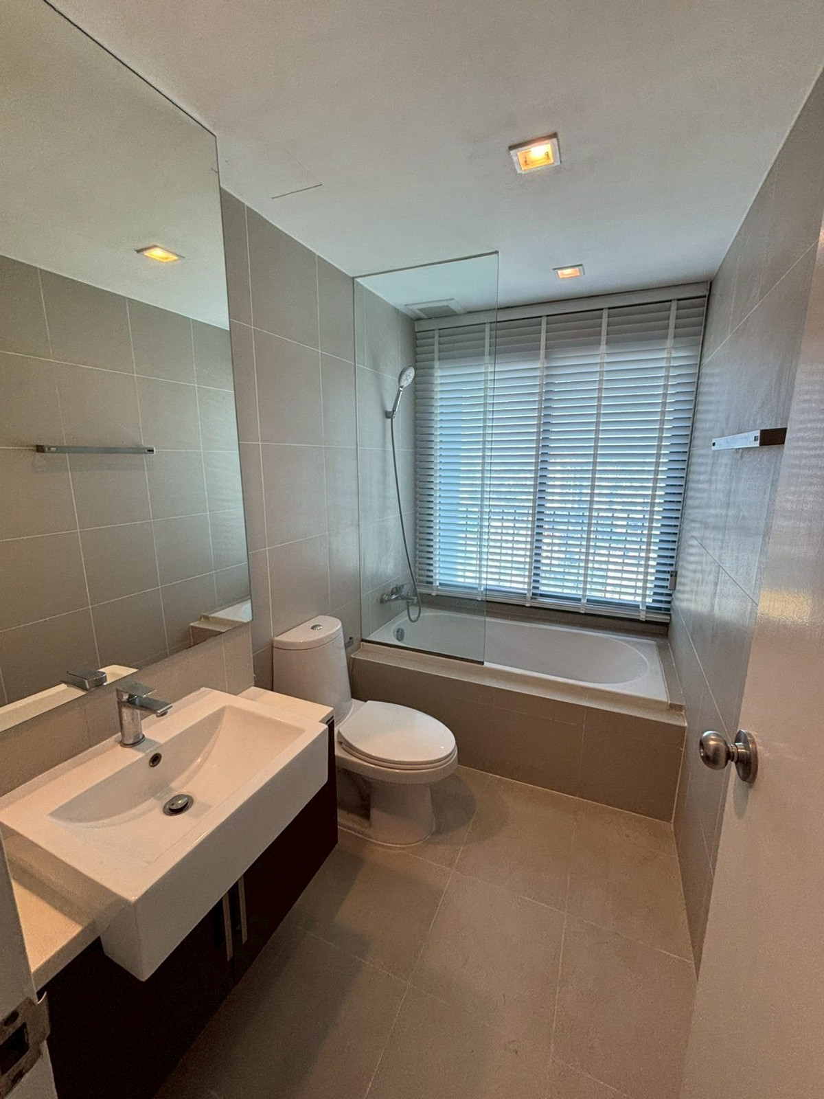 For RentCondoSukhumvit, Asoke, Thonglor : (For rent) Noble Remix 36 I 2BR, newly renovated room. All new electrical appliances Ready to move in ㅡ Near 🚆BTS Thonglor