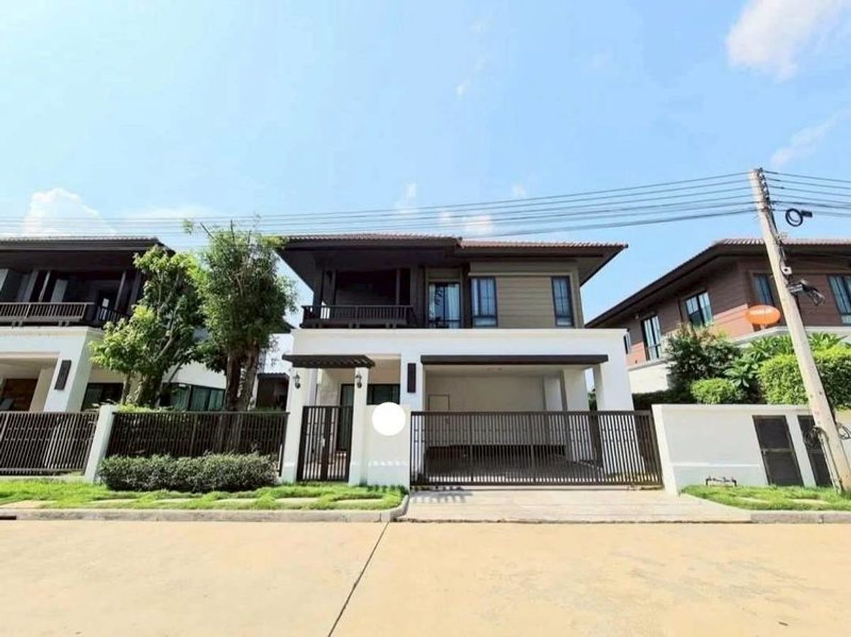 For RentHouseChiang Mai : Rent a Setthasiri House, Ruamchok 3 Blends, 3 water 45,000 per month.