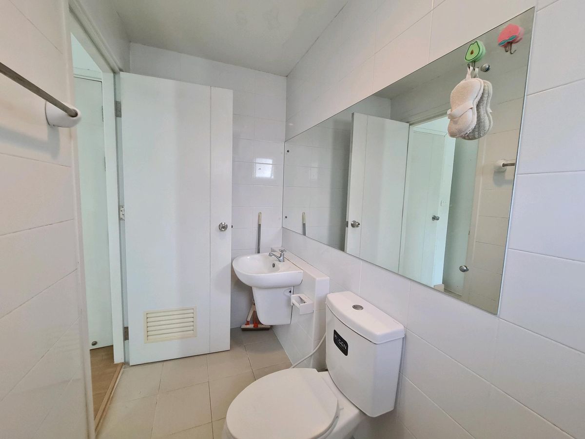 For SaleTownhomePathum Thani,Rangsit, Thammasat : Urgent sale! Townhome in front of the garden Delight the Loft, Don Mueang-Rangsit