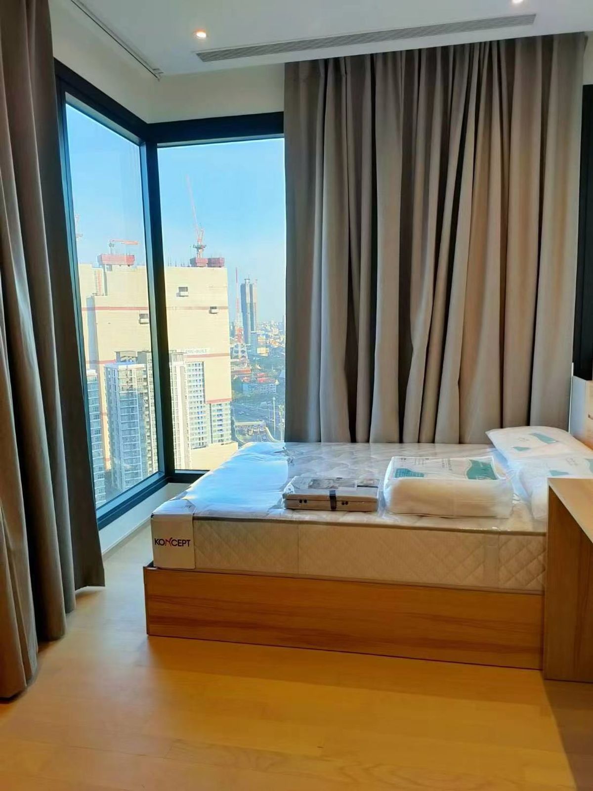 For RentCondoRama9, Petchburi, RCA : For Rent! Ashton Asoke - Rama9 200m. from MRT Rama9 1 bedroom 1bathroom 40 sq.m. 27,000 per month