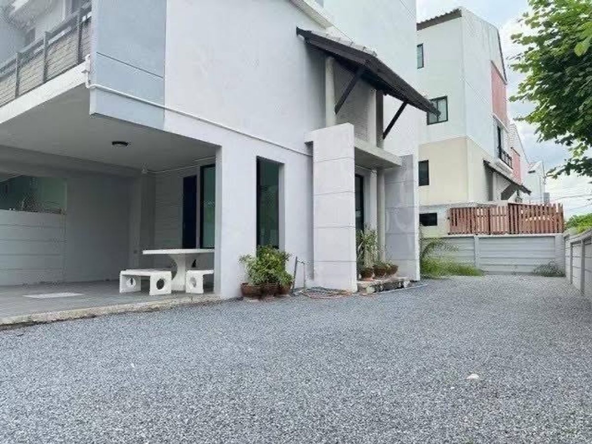 For RentHome OfficeOnnut, Udomsuk : Home Office for Rental, Onnut Sukhumvit 77, near Si Nuch Intersection, near Seacon Square and Paradise, Suan Luang Rama 9, Nong Bon Bueng