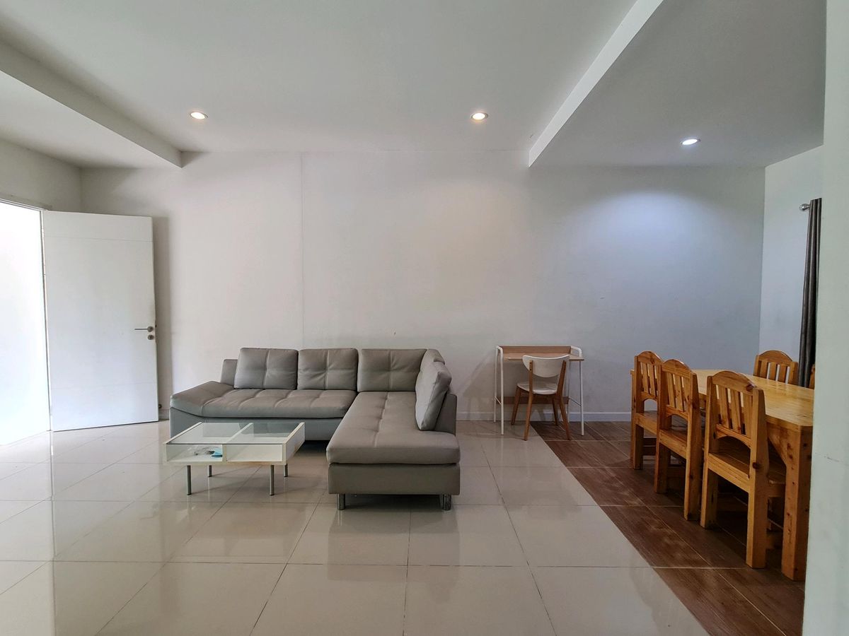 For SaleTownhomePathum Thani,Rangsit, Thammasat : Urgent sale! Townhome in front of the garden Delight the Loft, Don Mueang-Rangsit