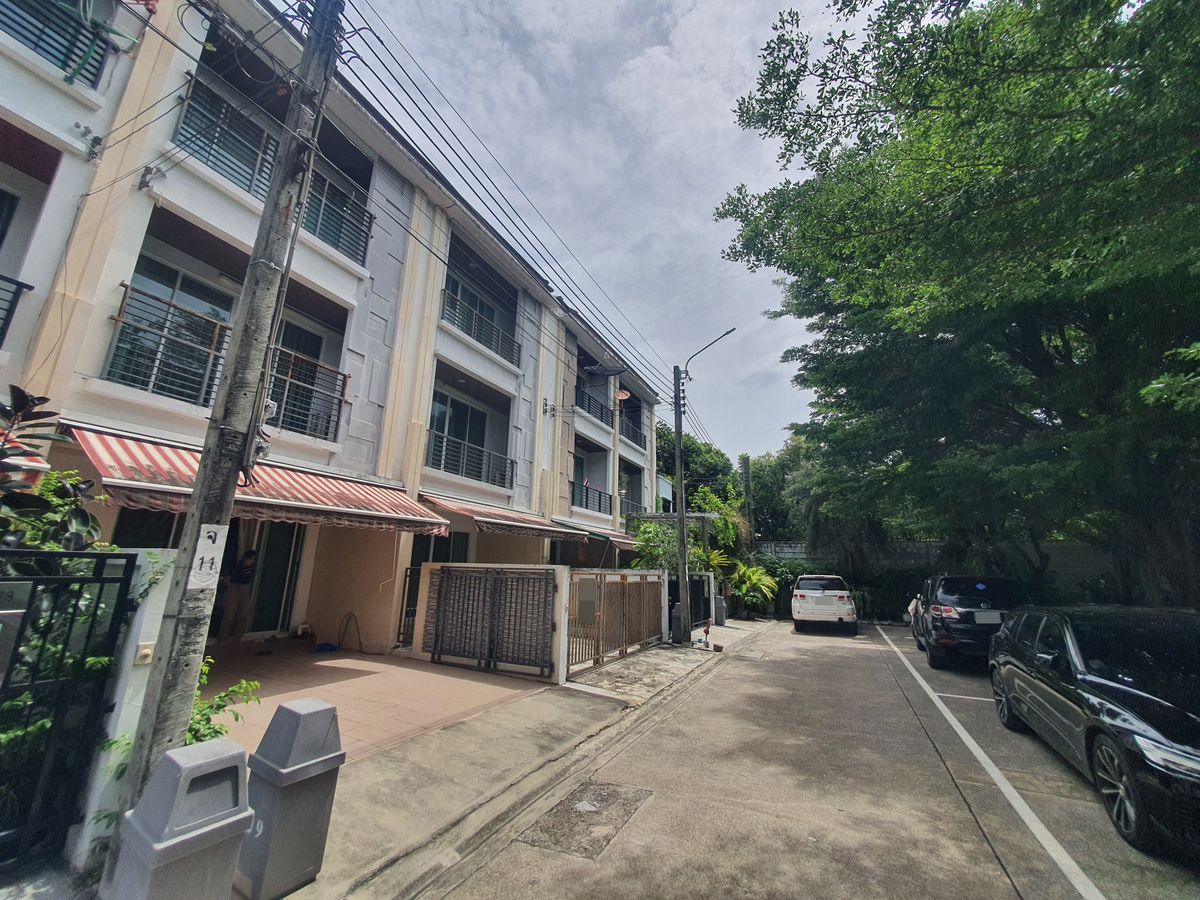 ขายทาวน์โฮมลาดพร้าว101 แฮปปี้แลนด์ : บ้านกลางเมือง ลาดพร้าว 87, ทาวน์โฮม 3 ชั้น, วิวสวน เป็นส่วนตัว ทำเลดี, สไตล์โมเดิร์น ราคาจับต้องได้, ฟังก์ชันครบ หรู คุ้ม พร้อมอยู่ทันที