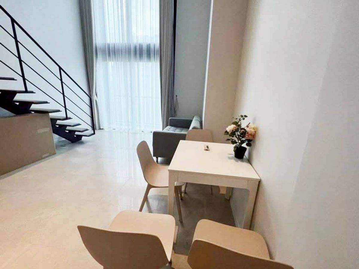 For RentCondoSilom, Saladaeng, Bangrak : ★ The Loft Silom ★ 34 sq m., 10th-20th floor (duplex), ★ near BTS Surasak ★ near Sri Maha Mariamman Temple and Jewelry Trade Center ★ many amenities ★ complete electrical appliances ★