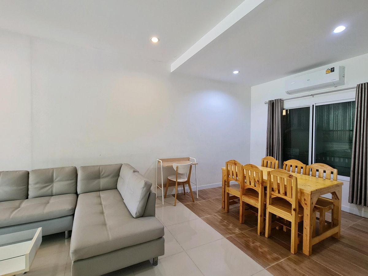 For SaleTownhomePathum Thani,Rangsit, Thammasat : Urgent sale! Townhome in front of the garden Delight the Loft, Don Mueang-Rangsit