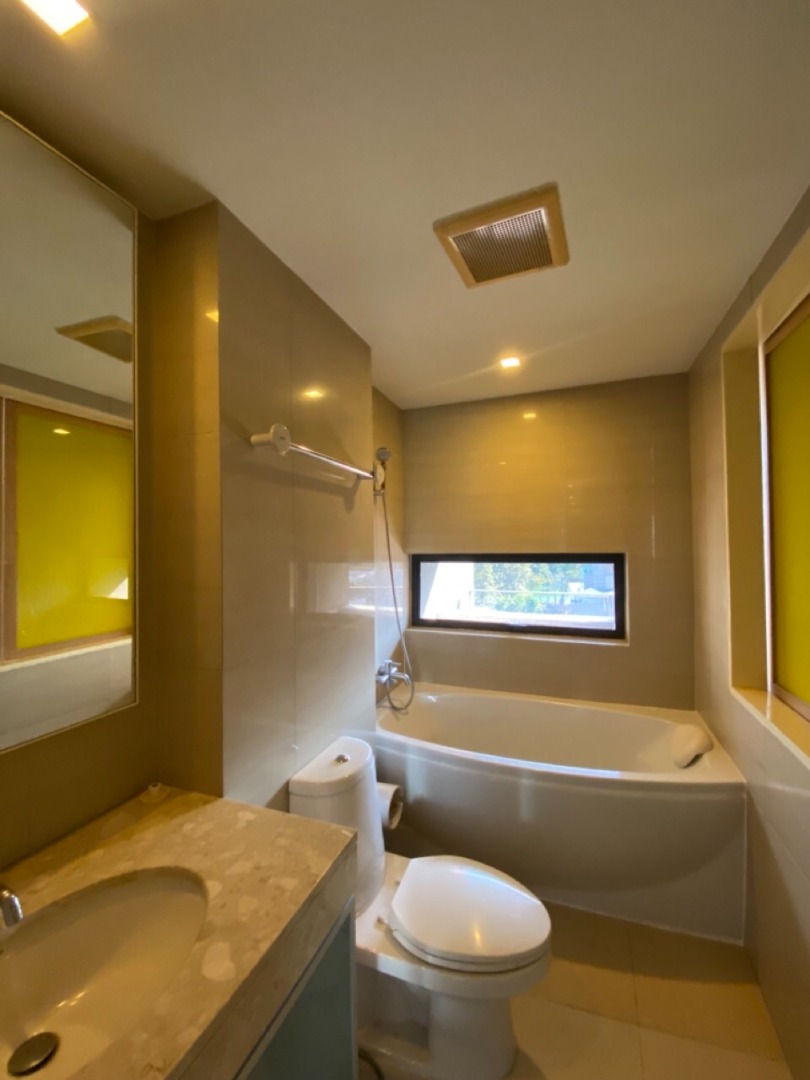 ขายคอนโดวิทยุ ชิดลม หลังสวน : 🔥ขายด่วน🔥โนเบิล แอมเบียนส์ สารสิน เป็นคอนโด Low-Rise 8 ห้องกว้างพร้อมอ่างอาบน้ำ วิวสวย ยูนิตน้อยให้ความเป็นส่วนตัว 