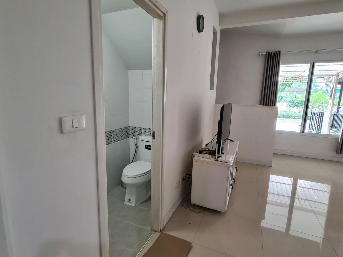 For SaleTownhomePathum Thani,Rangsit, Thammasat : Urgent sale! Townhome in front of the garden Delight the Loft, Don Mueang-Rangsit
