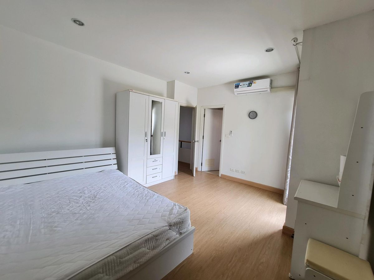 For SaleTownhomePathum Thani,Rangsit, Thammasat : Urgent sale! Townhome in front of the garden Delight the Loft, Don Mueang-Rangsit