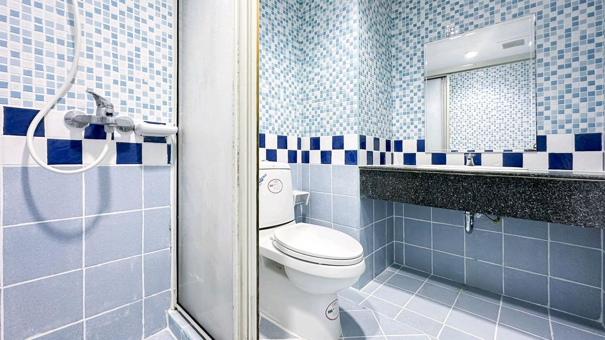 For SaleCondoSathorn, Narathiwat : 🏙🏡 Located in a condo like at home with 🌟LPN, Suan Plu-Sathorn 🌟 2 bedrooms 🎀 Very wide 🚅 Near the sky train.