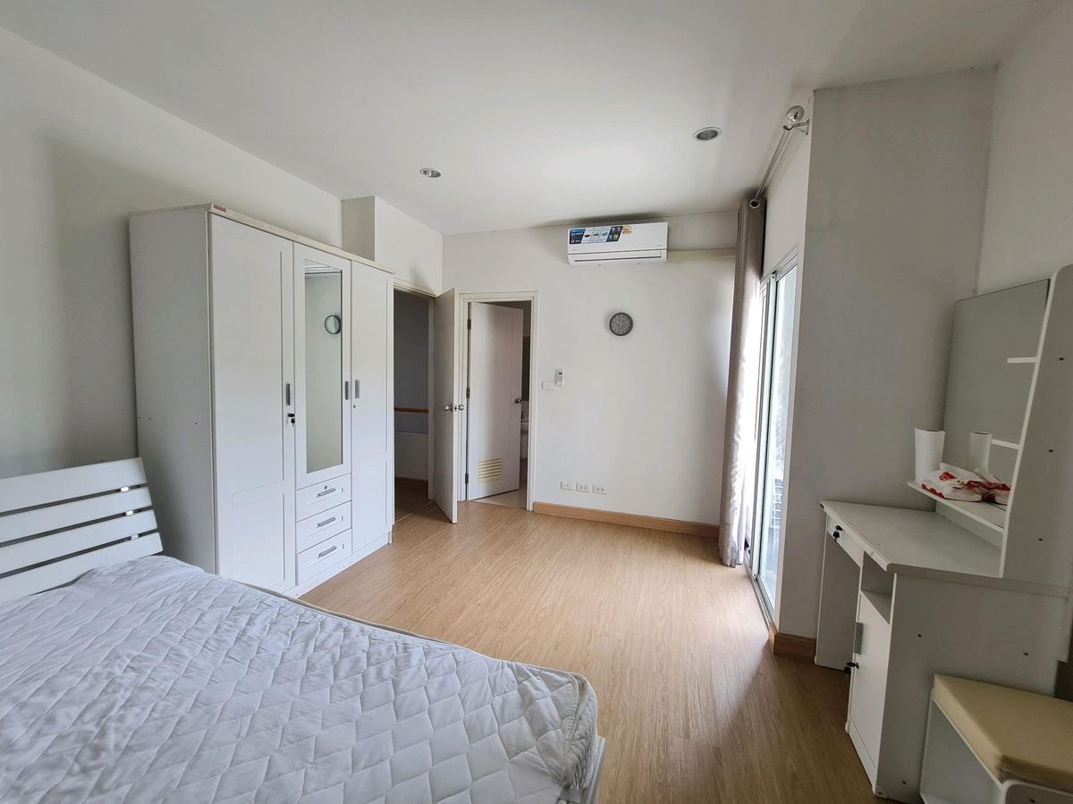 For SaleTownhomePathum Thani,Rangsit, Thammasat : Urgent sale! Townhome in front of the garden Delight the Loft, Don Mueang-Rangsit