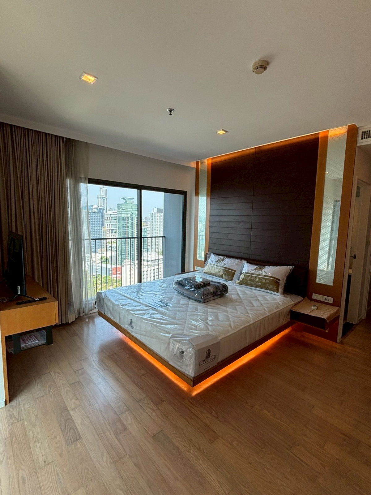 For RentCondoSukhumvit, Asoke, Thonglor : (For rent) Noble Remix 36 I 2BR, newly renovated room. All new electrical appliances Ready to move in ㅡ Near 🚆BTS Thonglor