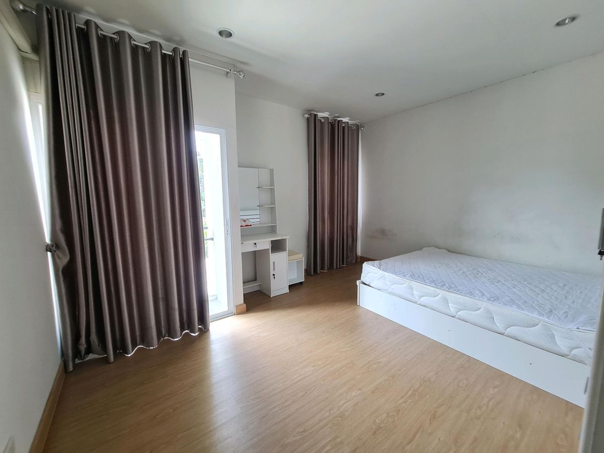 For SaleTownhomePathum Thani,Rangsit, Thammasat : Urgent sale! Townhome in front of the garden Delight the Loft, Don Mueang-Rangsit