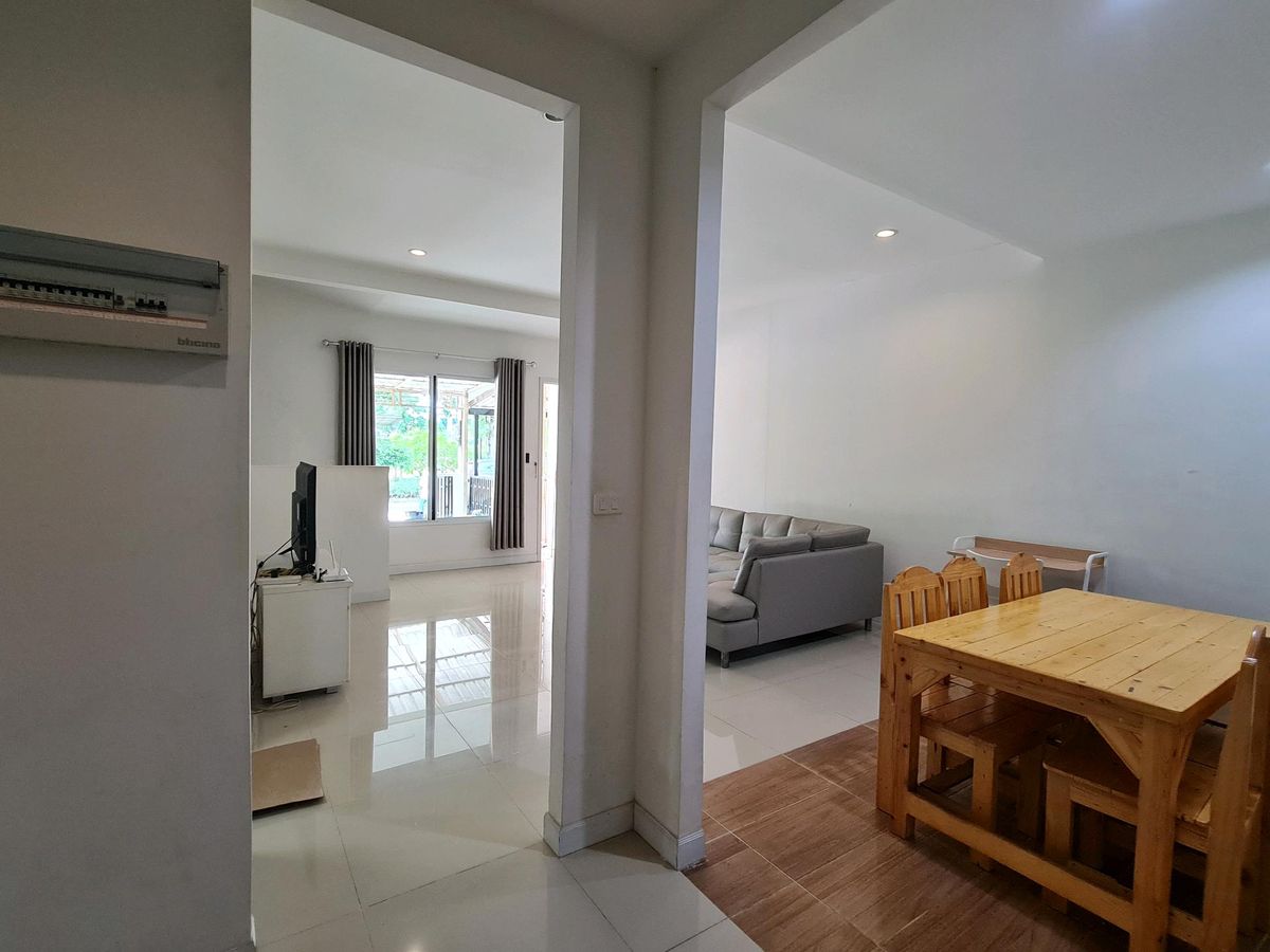 For SaleTownhomePathum Thani,Rangsit, Thammasat : Urgent sale! Townhome in front of the garden Delight the Loft, Don Mueang-Rangsit