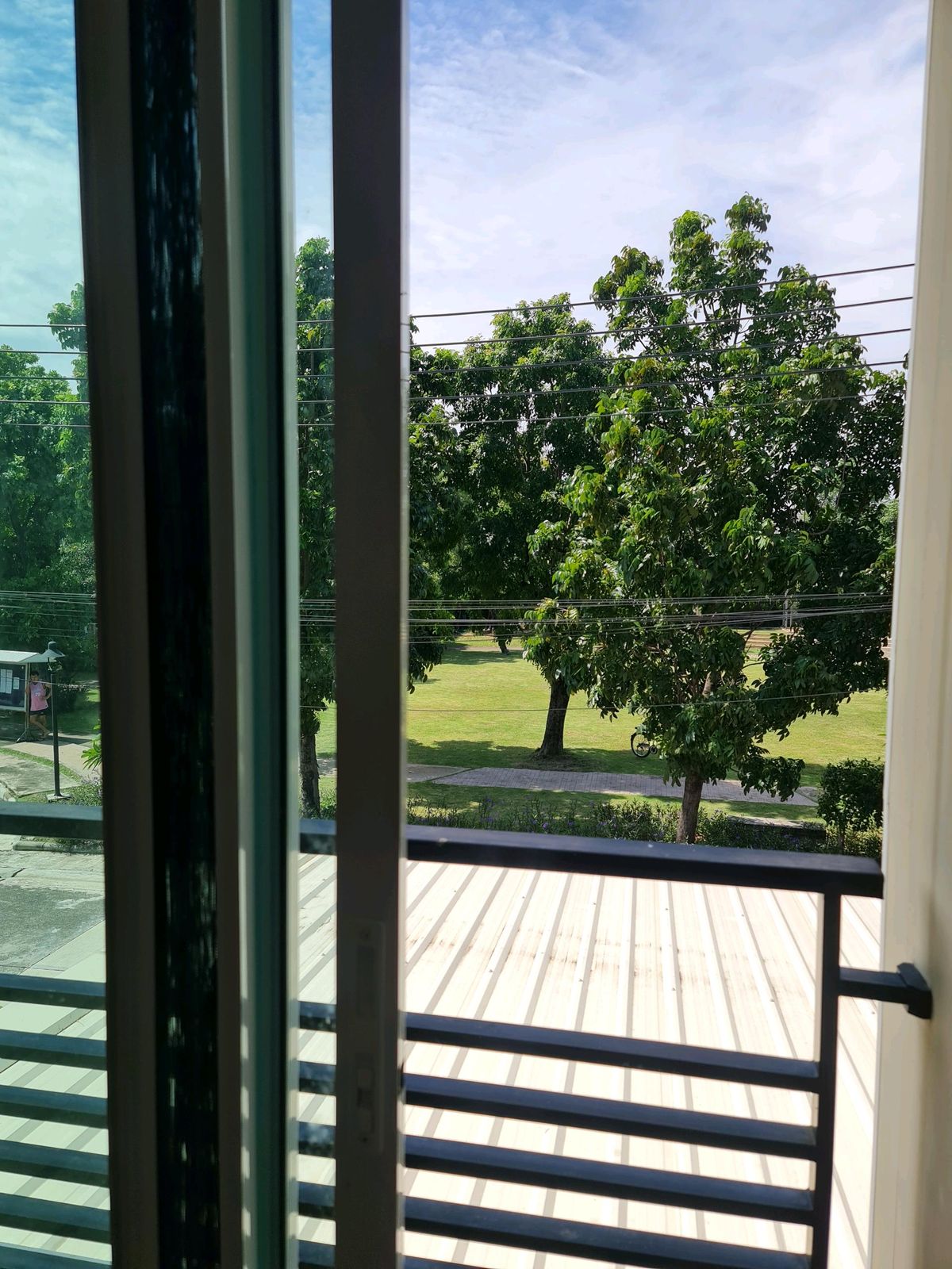 For SaleTownhomePathum Thani,Rangsit, Thammasat : Urgent sale! Townhome in front of the garden Delight the Loft, Don Mueang-Rangsit