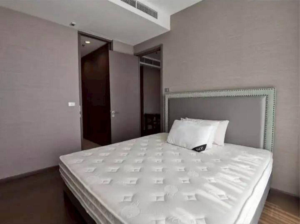 For RentCondoSathorn, Narathiwat : ★ The Diplomat Sathorn ★ 65 sq m., 9th floor (2 bedrooms, 2 bathrooms), ★ near BTS Surasak ★ near Bangkok Christian School, St. Louis School, Assumption Convent School ★ Facilities Very convenient Complete electrical appliances