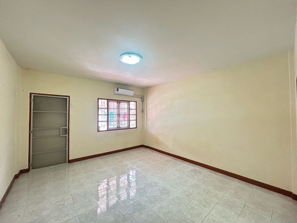 For SaleTownhomeRama 2, Bang Khun Thian : House for sale Sinthawee Grand Village, Rama 2. Area 200 sqm (16.5 sq.wah)