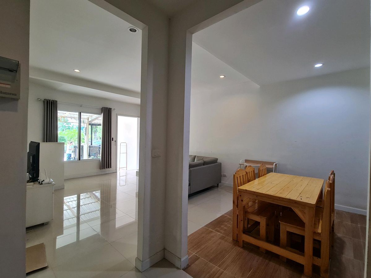 For SaleTownhomePathum Thani,Rangsit, Thammasat : Urgent sale! Townhome in front of the garden Delight the Loft, Don Mueang-Rangsit