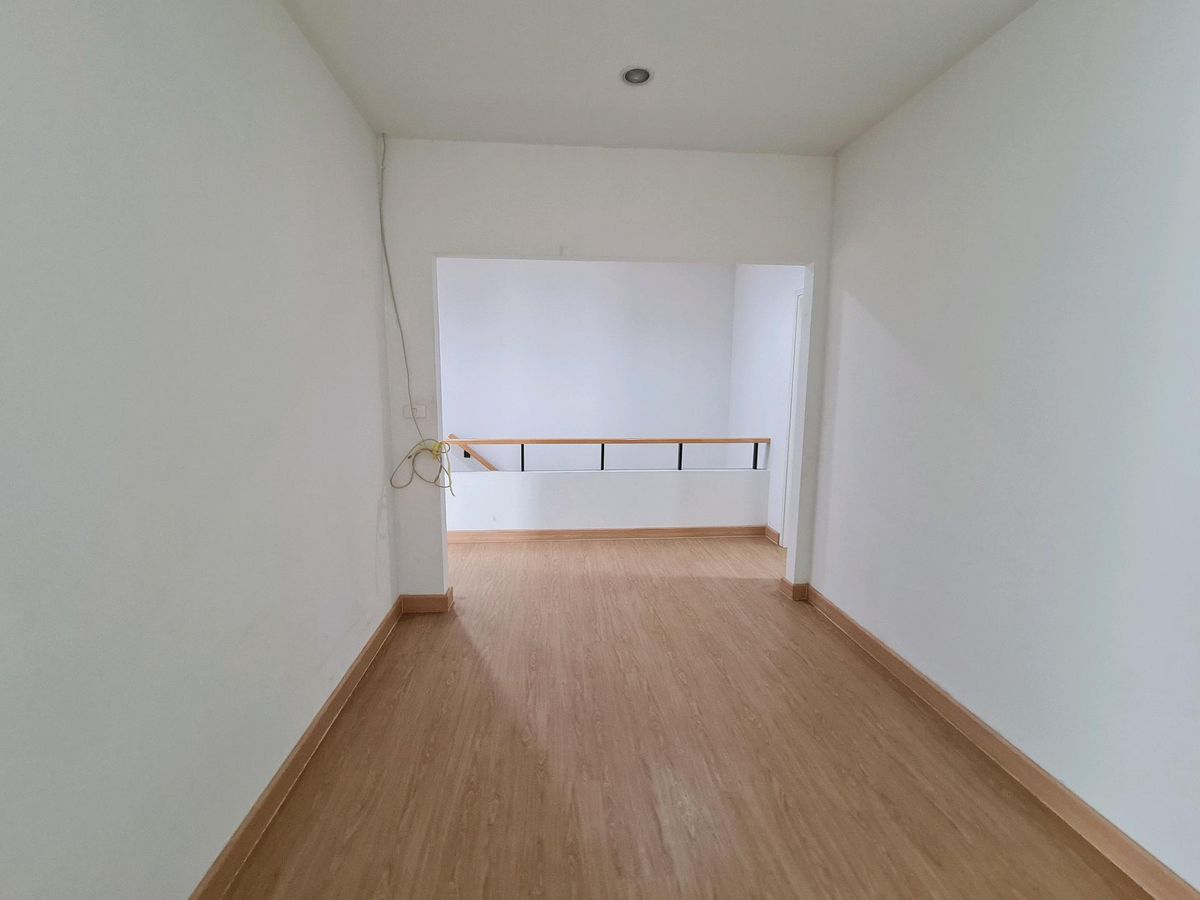 For SaleTownhomePathum Thani,Rangsit, Thammasat : Urgent sale! Townhome in front of the garden Delight the Loft, Don Mueang-Rangsit