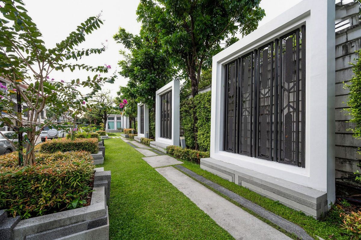 ขายทาวน์โฮมลาดพร้าว101 แฮปปี้แลนด์ : บ้านกลางเมือง ลาดพร้าว 87, ทาวน์โฮม 3 ชั้น, วิวสวน เป็นส่วนตัว ทำเลดี, สไตล์โมเดิร์น ราคาจับต้องได้, ฟังก์ชันครบ หรู คุ้ม พร้อมอยู่ทันที