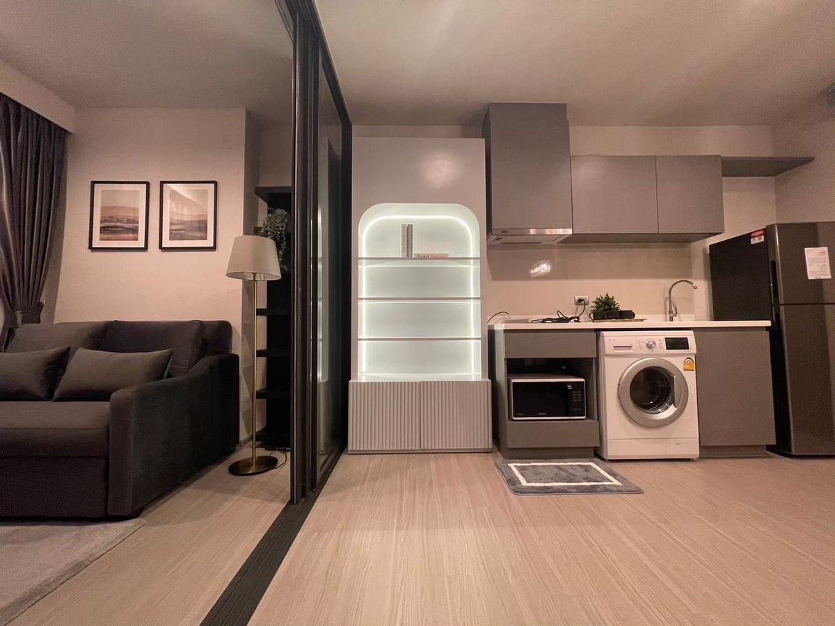 For RentCondoRama9, Petchburi, RCA : Rent RR821 Life Asoke Hype. Beautiful room, complete furniture near the MRT Rama 9.