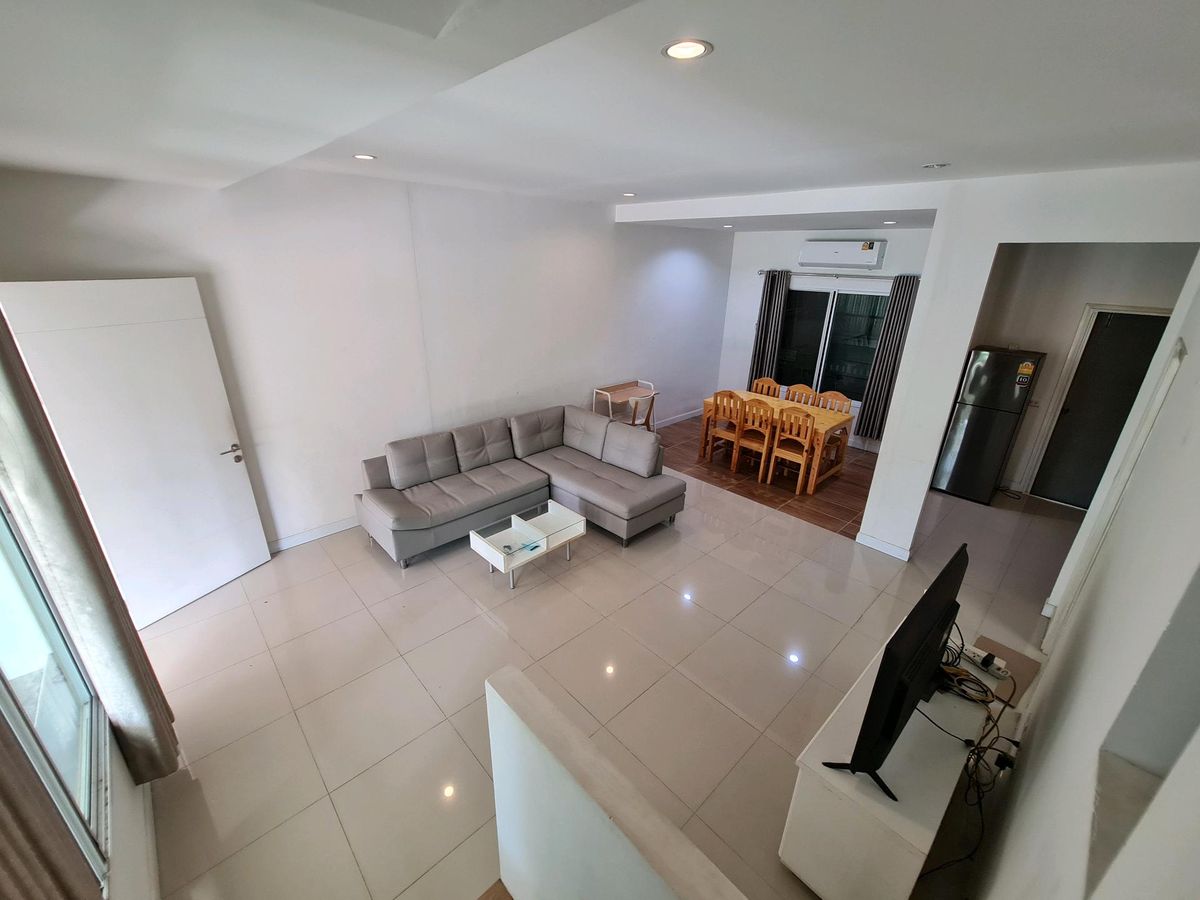 For SaleTownhomePathum Thani,Rangsit, Thammasat : Urgent sale! Townhome in front of the garden Delight the Loft, Don Mueang-Rangsit