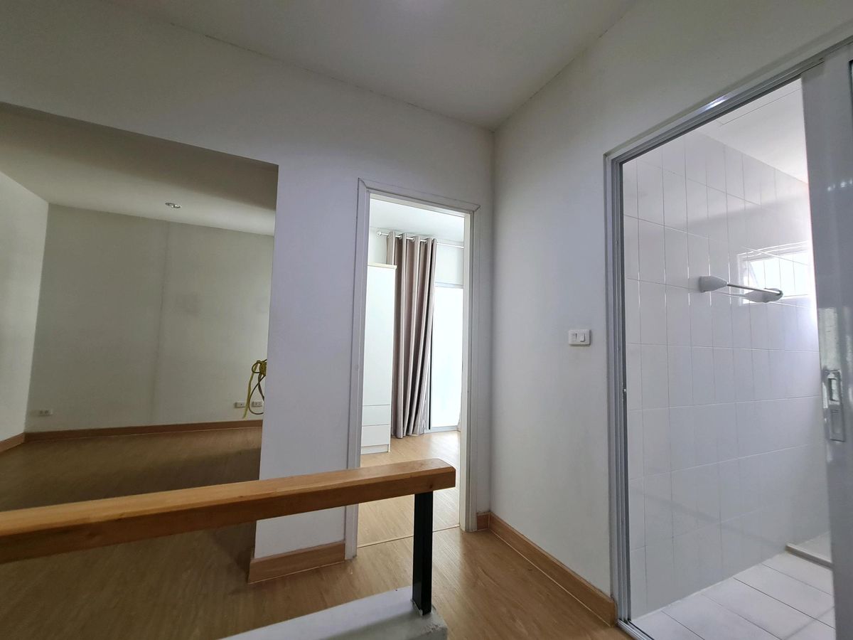 For SaleTownhomePathum Thani,Rangsit, Thammasat : Urgent sale! Townhome in front of the garden Delight the Loft, Don Mueang-Rangsit