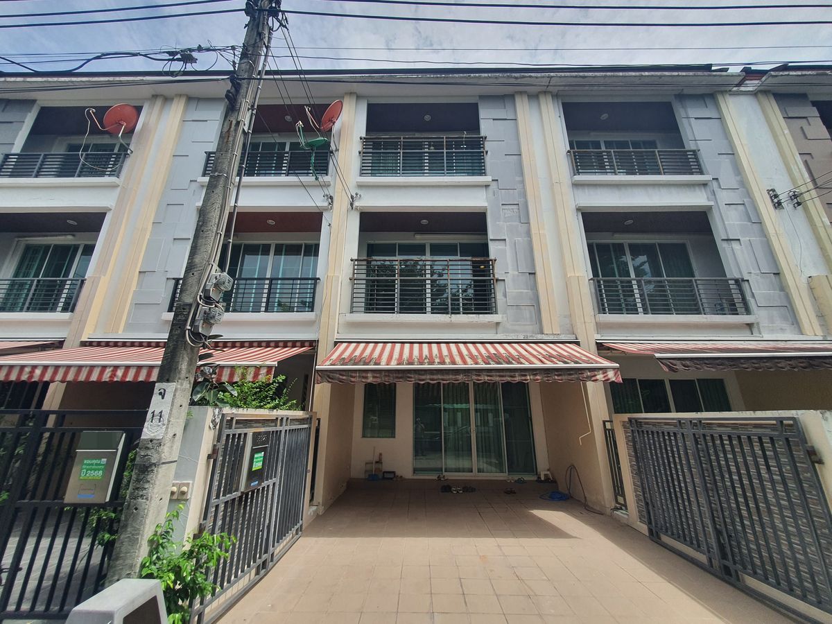 ขายทาวน์โฮมลาดพร้าว101 แฮปปี้แลนด์ : บ้านกลางเมือง ลาดพร้าว 87, ทาวน์โฮม 3 ชั้น, วิวสวน เป็นส่วนตัว ทำเลดี, สไตล์โมเดิร์น ราคาจับต้องได้, ฟังก์ชันครบ หรู คุ้ม พร้อมอยู่ทันที