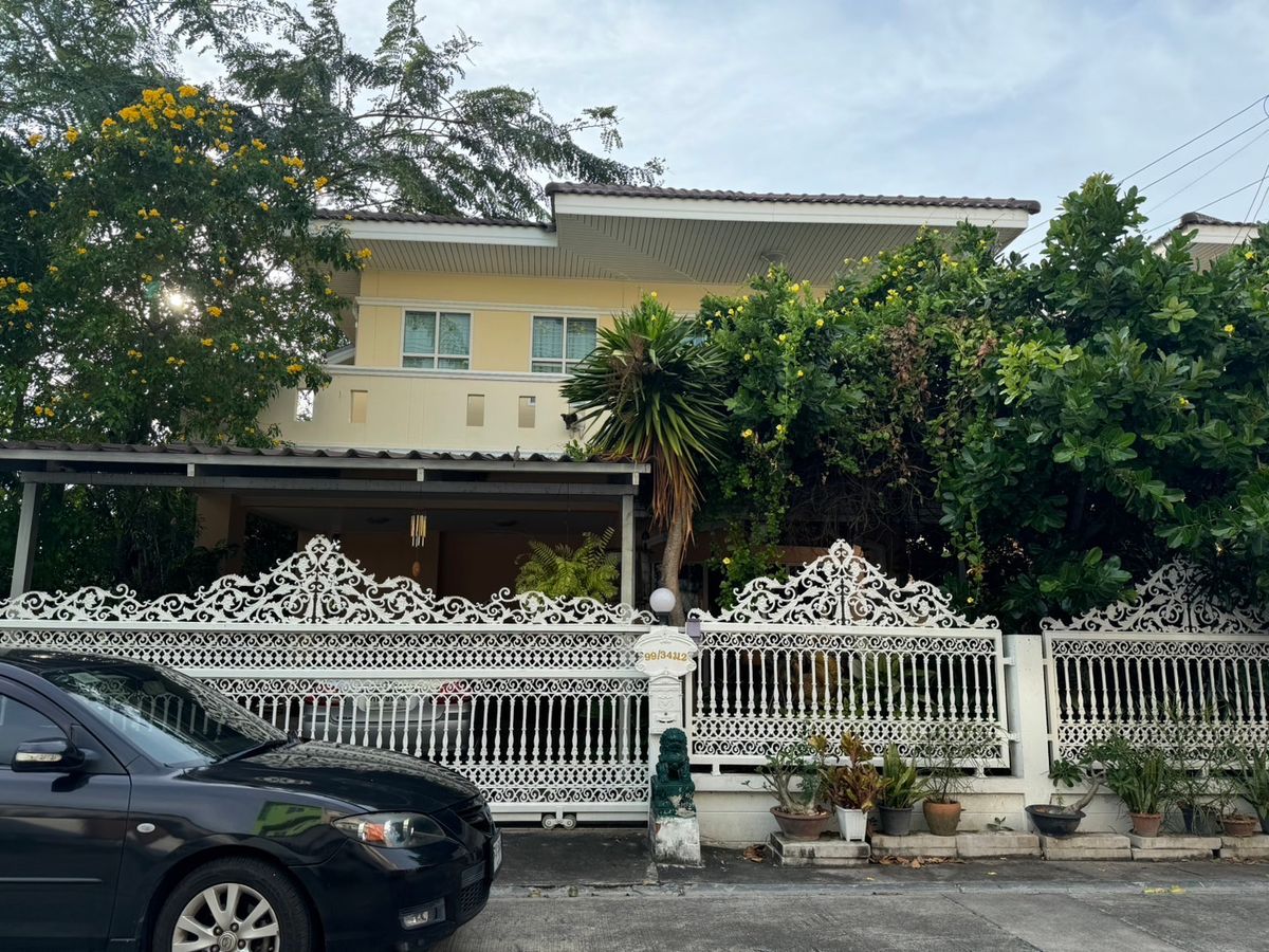 For SaleHousePattaya, Bangsaen, Chonburi : 2 -storey detached house, Pimpaporn Village, good location on Sukhumvit Road, near the city