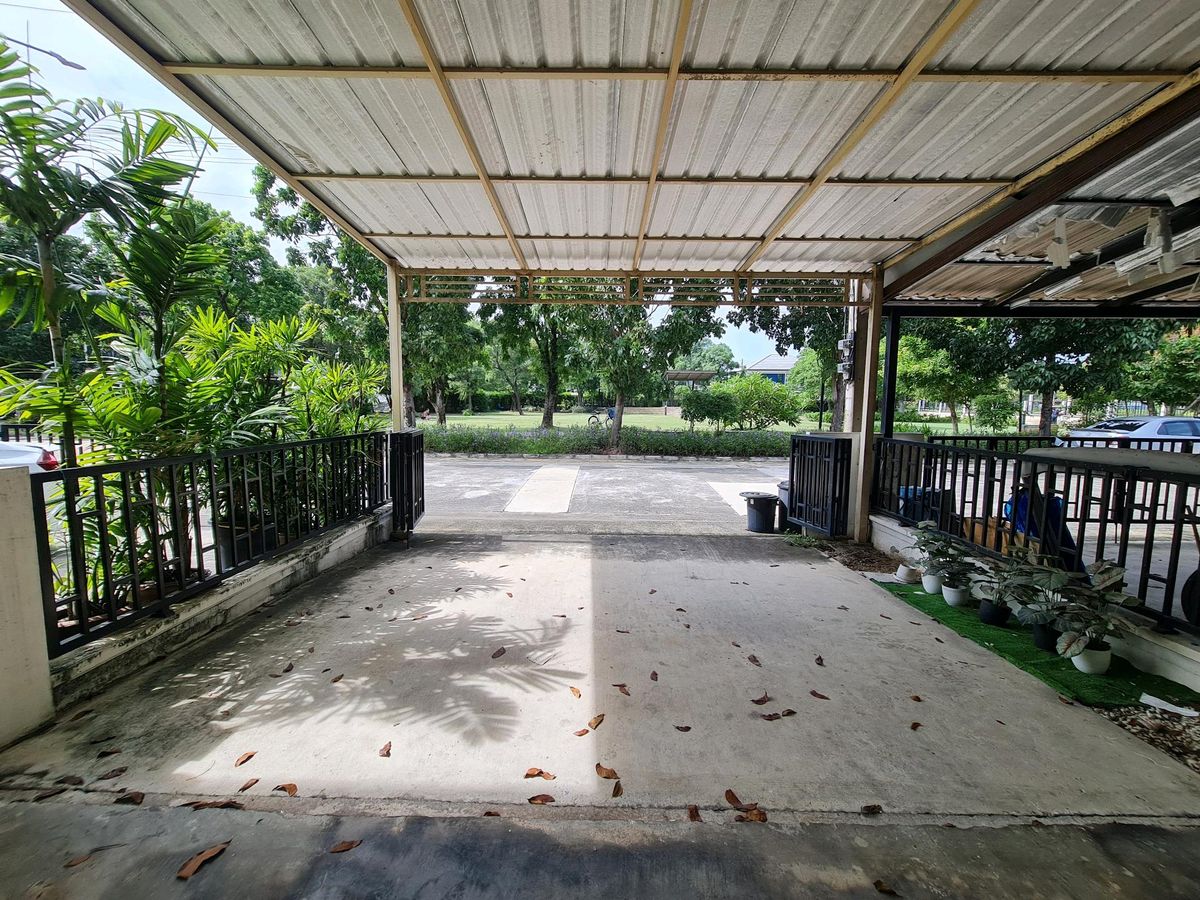 For SaleTownhomePathum Thani,Rangsit, Thammasat : Urgent sale! Townhome in front of the garden Delight the Loft, Don Mueang-Rangsit