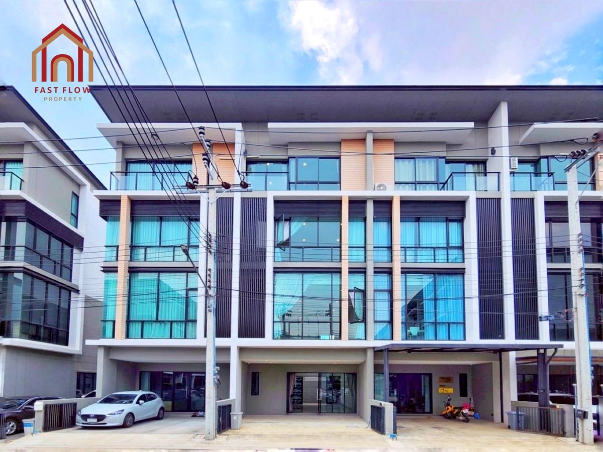 For SaleTownhomeKaset Nawamin,Ladplakao : For sale, the lowest price in the project! 4-story home office, Premium Place 10, Kaset-Nawamin Road. Premium Place 10 townhome (between Soi Sukonthasawat 11 and Sukonthasawat 13) connects to Nakniwat Road and Ramintra Expressway.