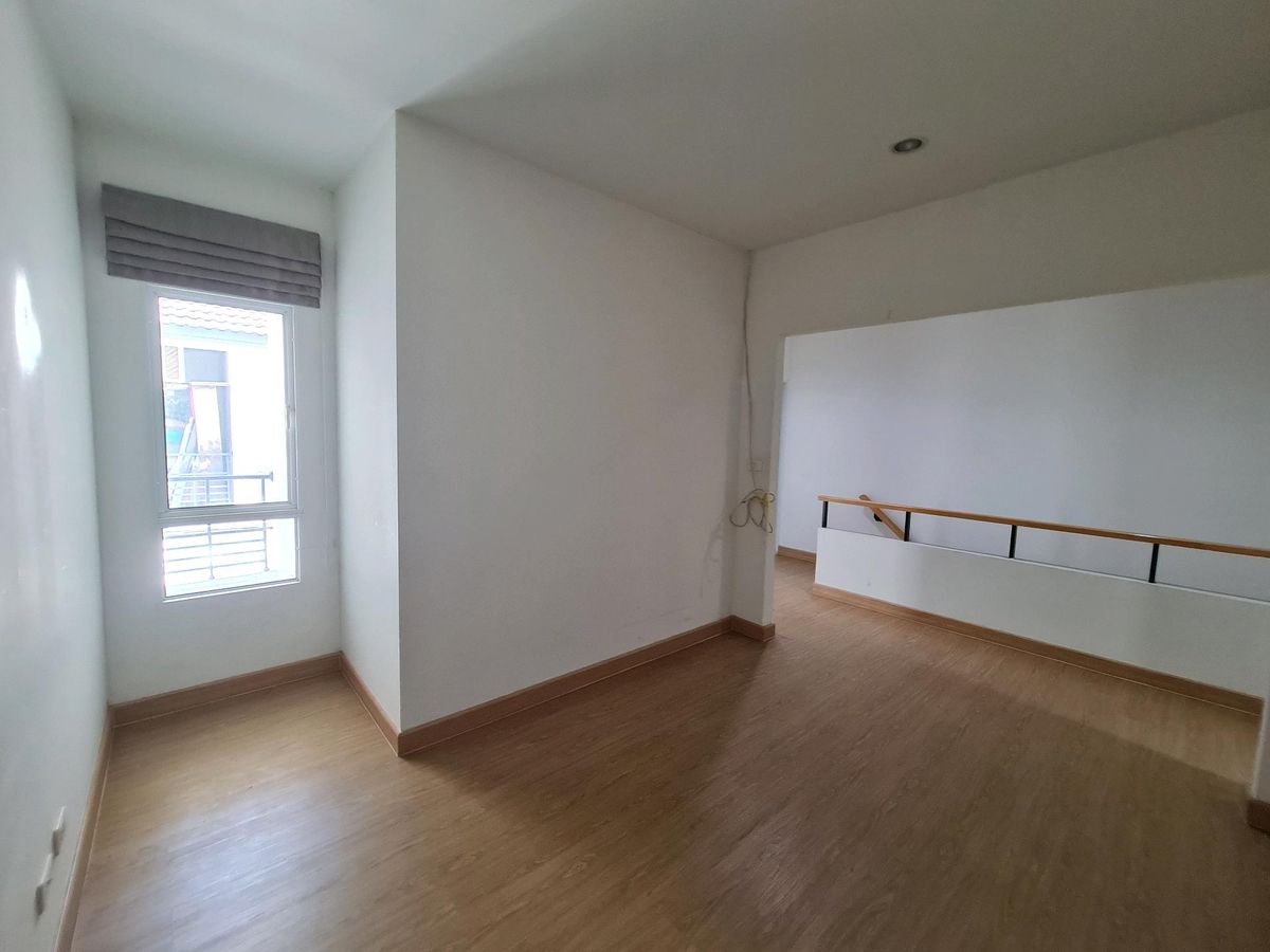 For SaleTownhomePathum Thani,Rangsit, Thammasat : Urgent sale! Townhome in front of the garden Delight the Loft, Don Mueang-Rangsit