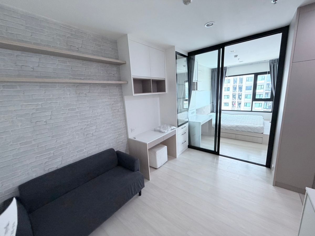 LIFE Asoke Condo for Rent near Airport Rail Link Makkasan & MRT Phetchaburi Loading...