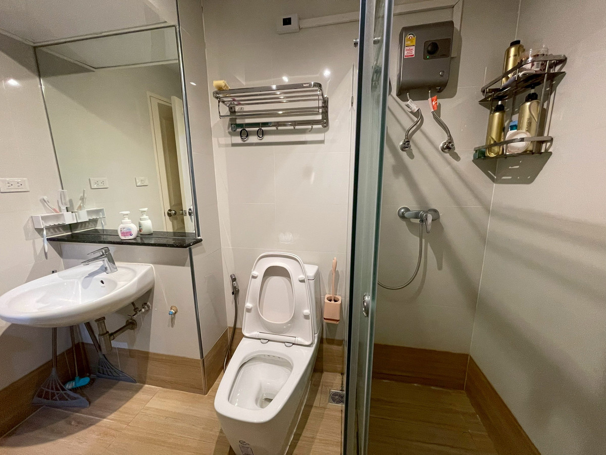 For RentCondoSukhumvit, Asoke, Thonglor : (For rent) 2 bedrooms, 1 bathroom, 61 sq m., spacious room, comfortable, Sukhumvit area, fully furnished + electrical appliances.