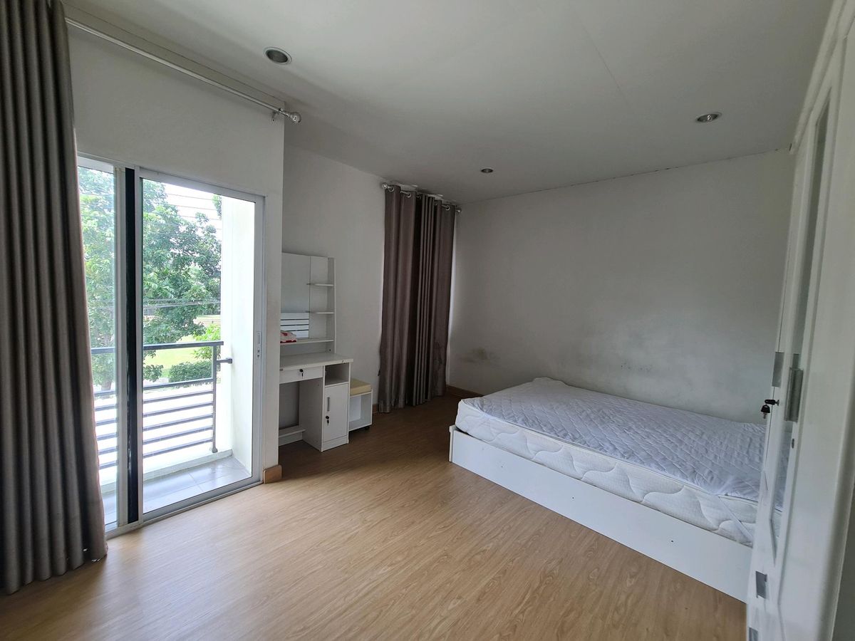 For SaleTownhomePathum Thani,Rangsit, Thammasat : Urgent sale! Townhome in front of the garden Delight the Loft, Don Mueang-Rangsit