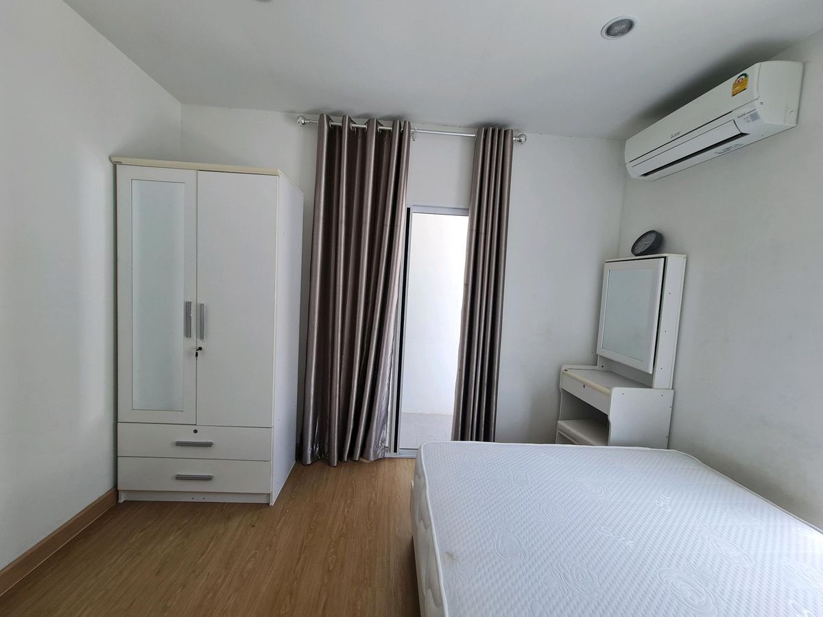 For SaleTownhomePathum Thani,Rangsit, Thammasat : Urgent sale! Townhome in front of the garden Delight the Loft, Don Mueang-Rangsit