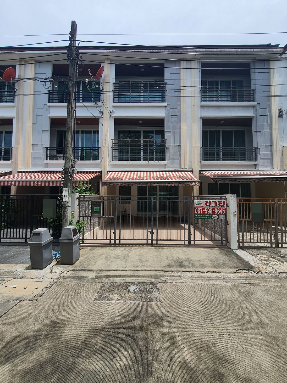 ขายทาวน์โฮมลาดพร้าว101 แฮปปี้แลนด์ : บ้านกลางเมือง ลาดพร้าว 87, ทาวน์โฮม 3 ชั้น, วิวสวน เป็นส่วนตัว ทำเลดี, สไตล์โมเดิร์น ราคาจับต้องได้, ฟังก์ชันครบ หรู คุ้ม พร้อมอยู่ทันที