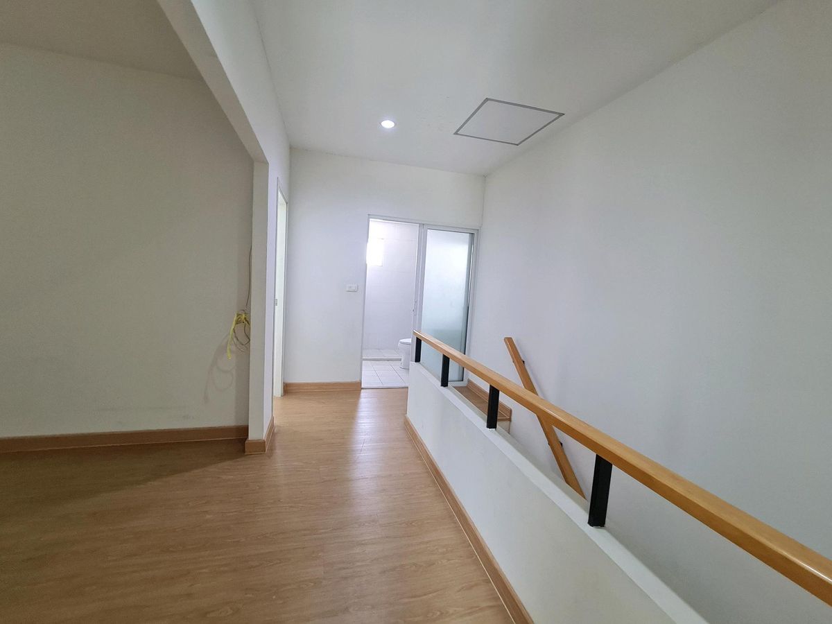 For SaleTownhomePathum Thani,Rangsit, Thammasat : Urgent sale! Townhome in front of the garden Delight the Loft, Don Mueang-Rangsit