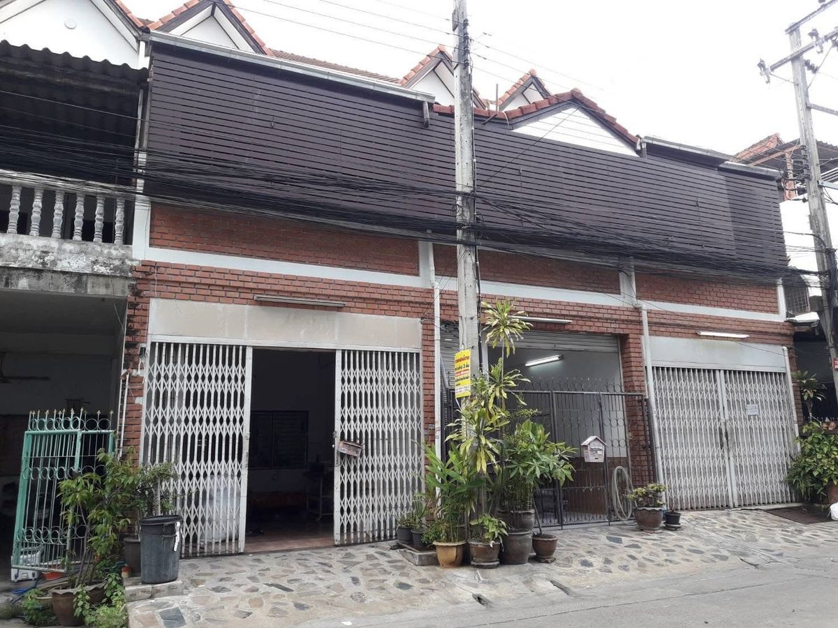 ขายทาวน์โฮมปิ่นเกล้า จรัญสนิทวงศ์ : บ้านทาวเฮ้าส์ 3 ชั้น ซอยเพชรเกษม 48 แยก 49 (ซอยแหลมทอง)  ปล่อยขาย 2 หลัง พร้อมคนเช่า