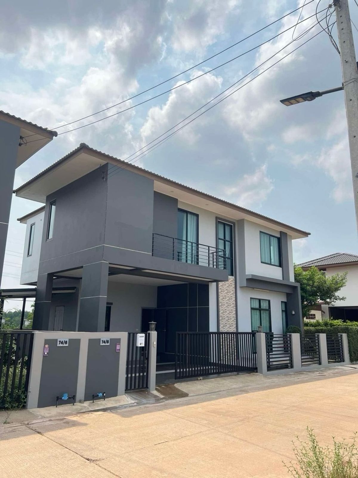 ขายบ้านอุดรธานี : ขายบ้านเดี่ยว 2 ชั้น สภาพใหม่มาก! ใจกลางเมืองอุดรธานี