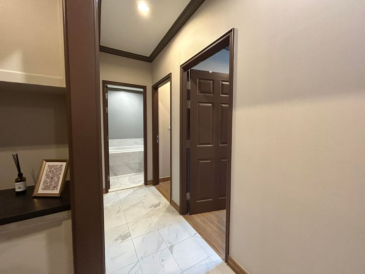 For SaleCondoSiam Paragon ,Chulalongkorn,Samyan : The Reserve Kasemsan 3【𝐒𝐄𝐋𝐋 & 𝐑𝐄𝐍𝐓】🔥Classic-style 2-bedroom unit with spacious living space and bathtub! Near BTS National Stadium🔥  Contact Line ID: @hacondo