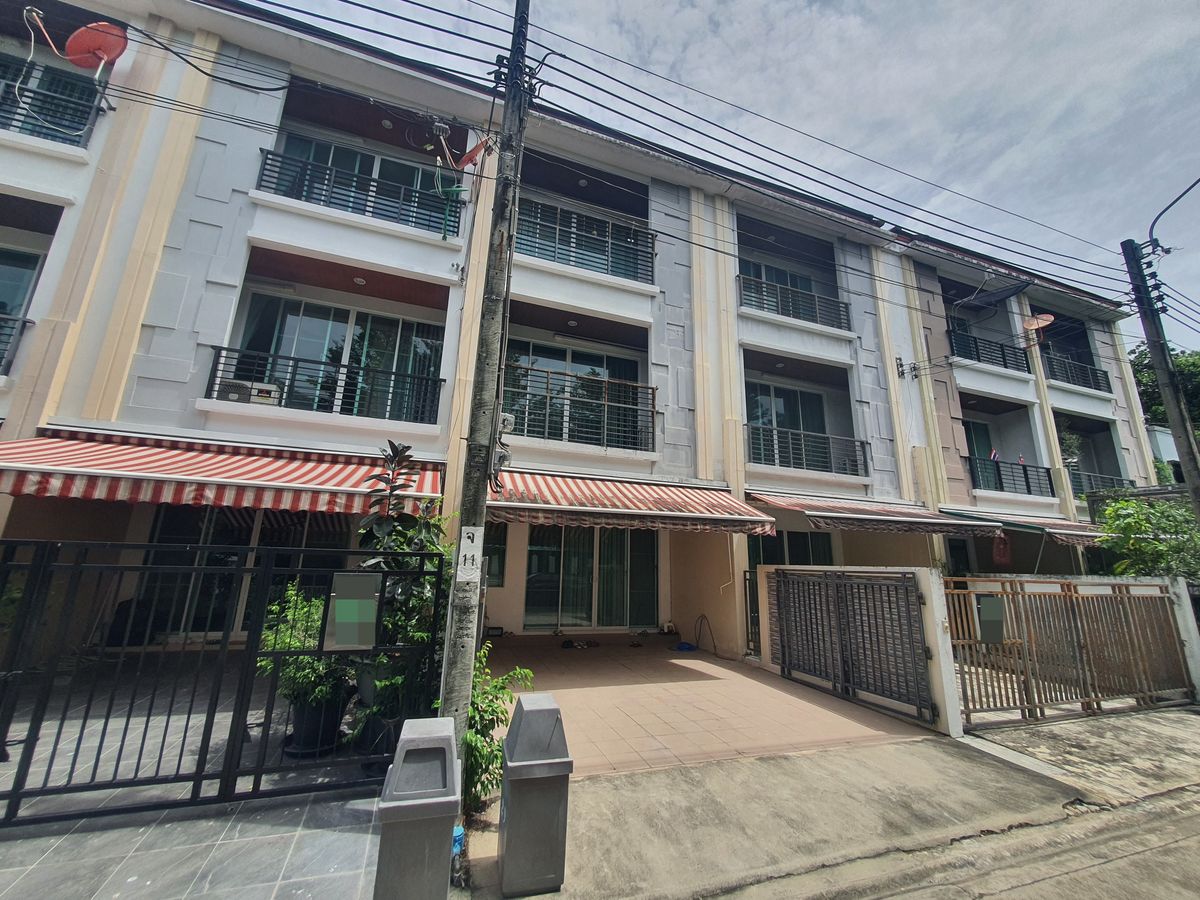 ขายทาวน์โฮมลาดพร้าว101 แฮปปี้แลนด์ : บ้านกลางเมือง ลาดพร้าว 87, ทาวน์โฮม 3 ชั้น, วิวสวน เป็นส่วนตัว ทำเลดี, สไตล์โมเดิร์น ราคาจับต้องได้, ฟังก์ชันครบ หรู คุ้ม พร้อมอยู่ทันที