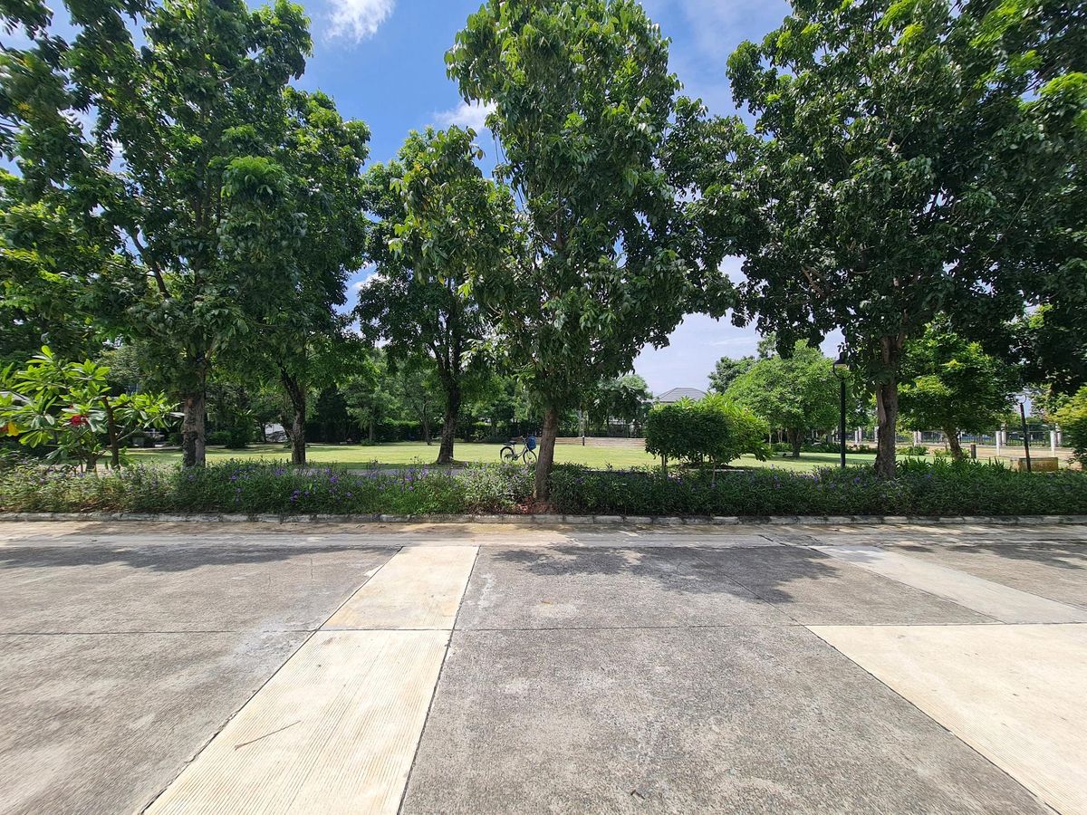 For SaleTownhomePathum Thani,Rangsit, Thammasat : Urgent sale! Townhome in front of the garden Delight the Loft, Don Mueang-Rangsit